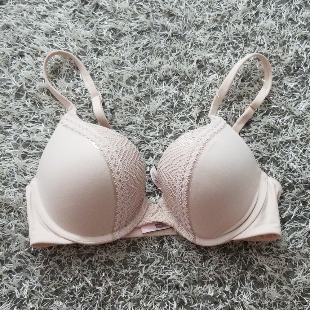 Victoria's secret bra with lace details